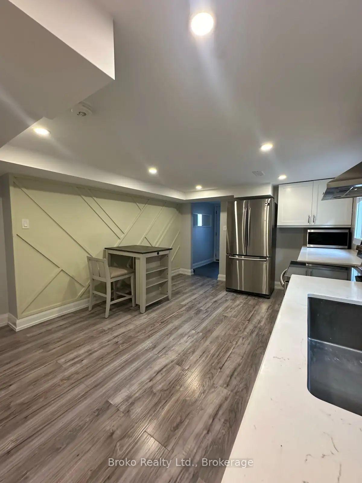 Photo 3 of 468 Appledore Crescent, Mississauga, Cooksville — HOMEH