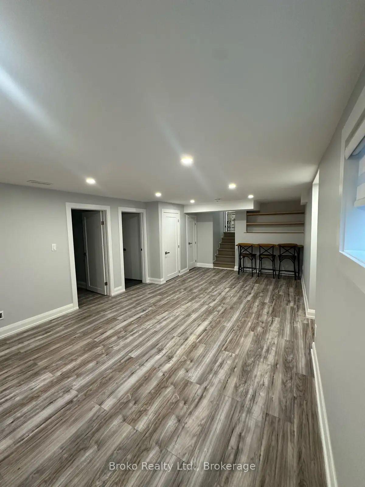 Photo 5 of 468 Appledore Crescent, Mississauga, Cooksville — HOMEH
