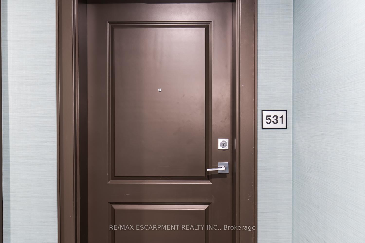 Photo 2 of Unit 531, 10 Mallard Trail, Hamilton, Waterdown — HOMEH