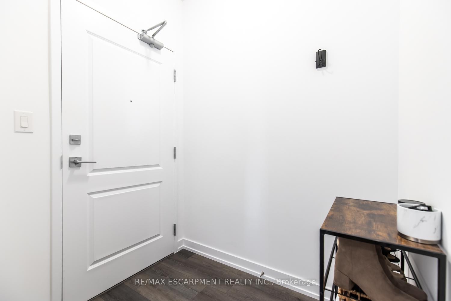 Photo 3 of Unit 531, 10 Mallard Trail, Hamilton, Waterdown — HOMEH