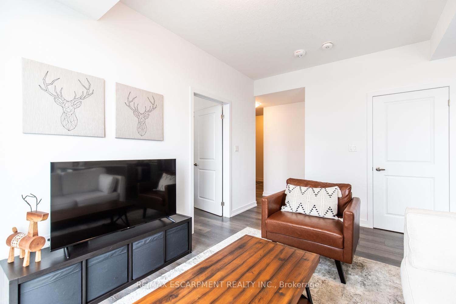 Photo 5 of Unit 531, 10 Mallard Trail, Hamilton, Waterdown — HOMEH