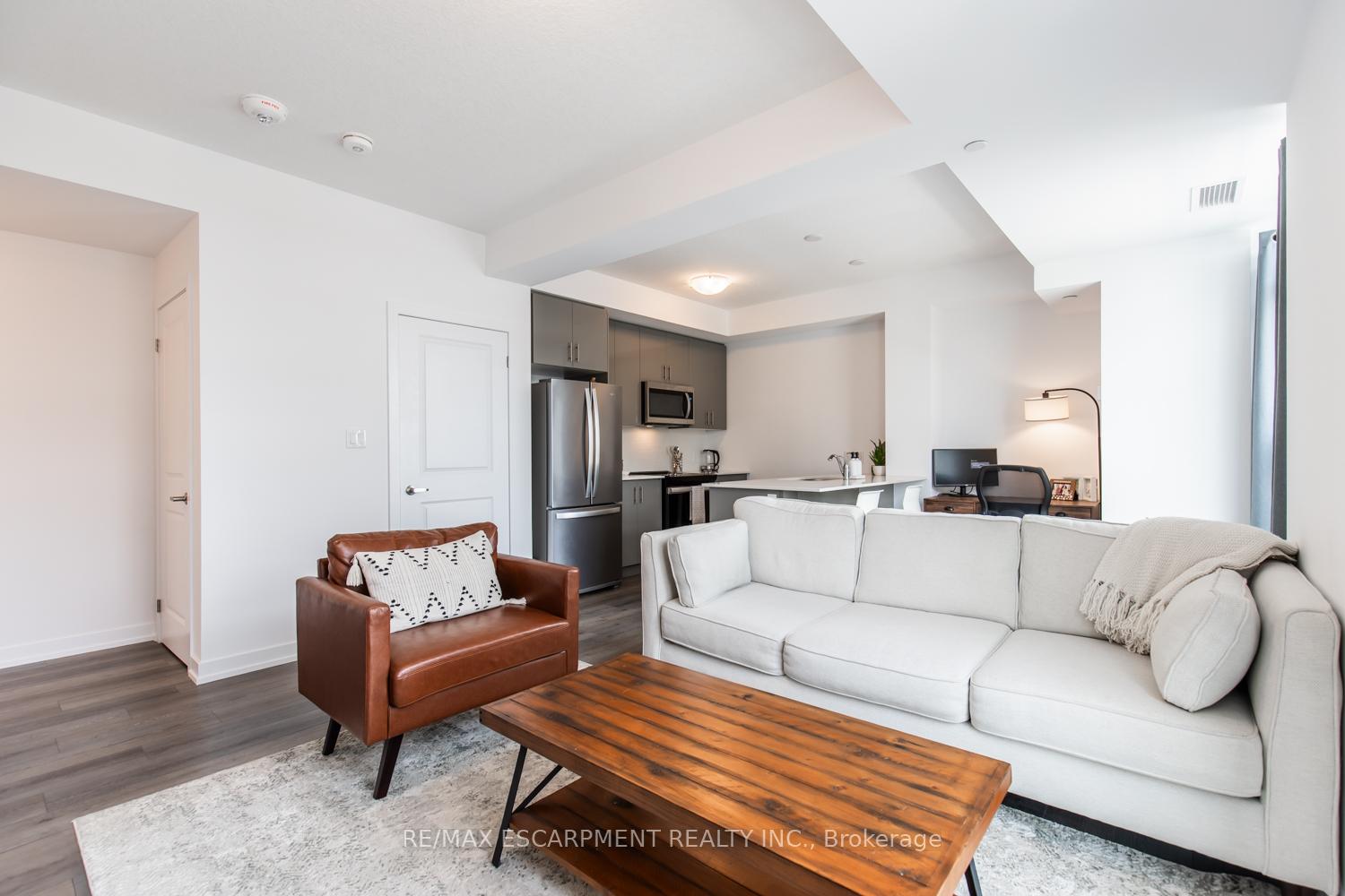 Photo 9 of Unit 531, 10 Mallard Trail, Hamilton, Waterdown — HOMEH