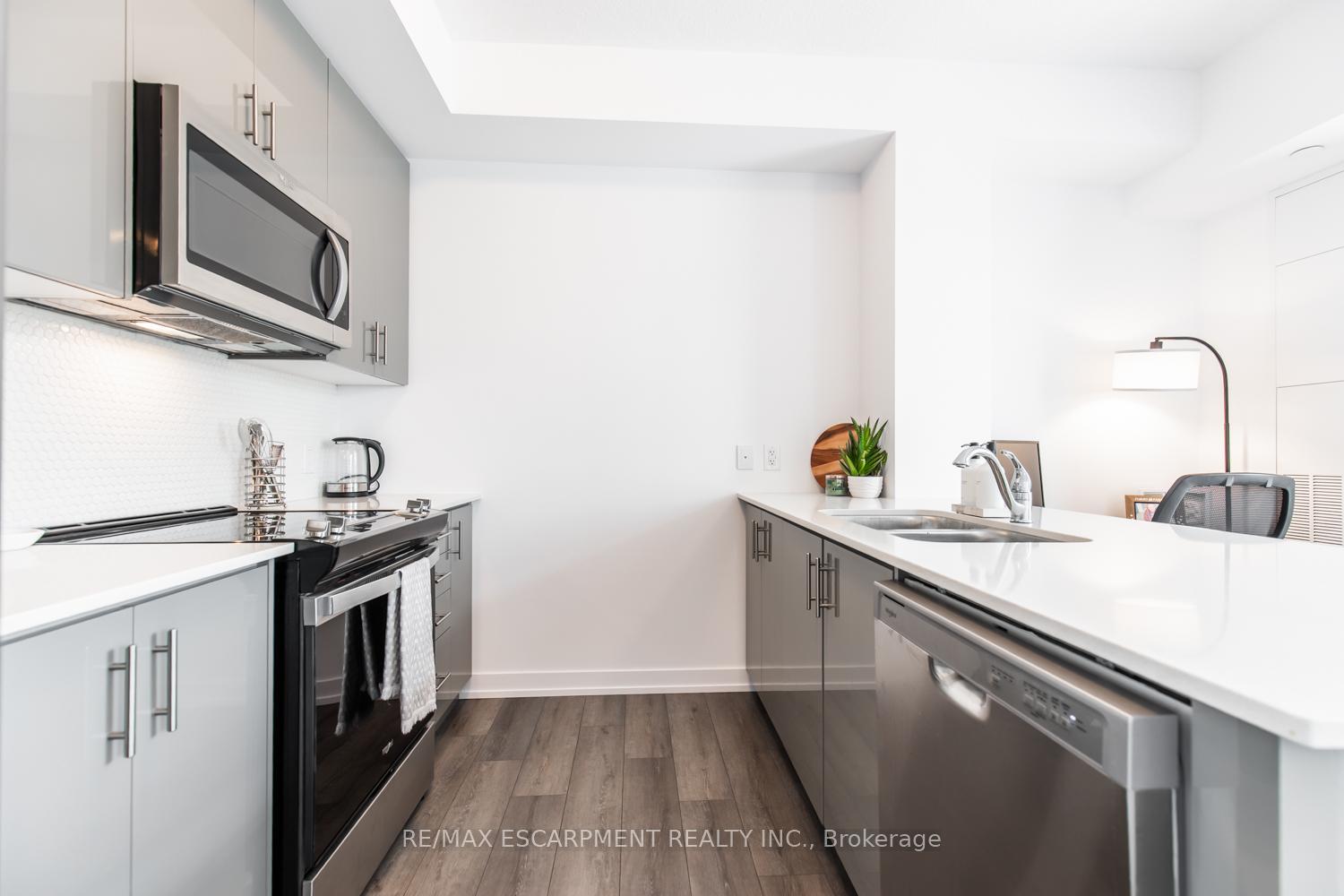 Photo 16 of Unit 531, 10 Mallard Trail, Hamilton, Waterdown — HOMEH