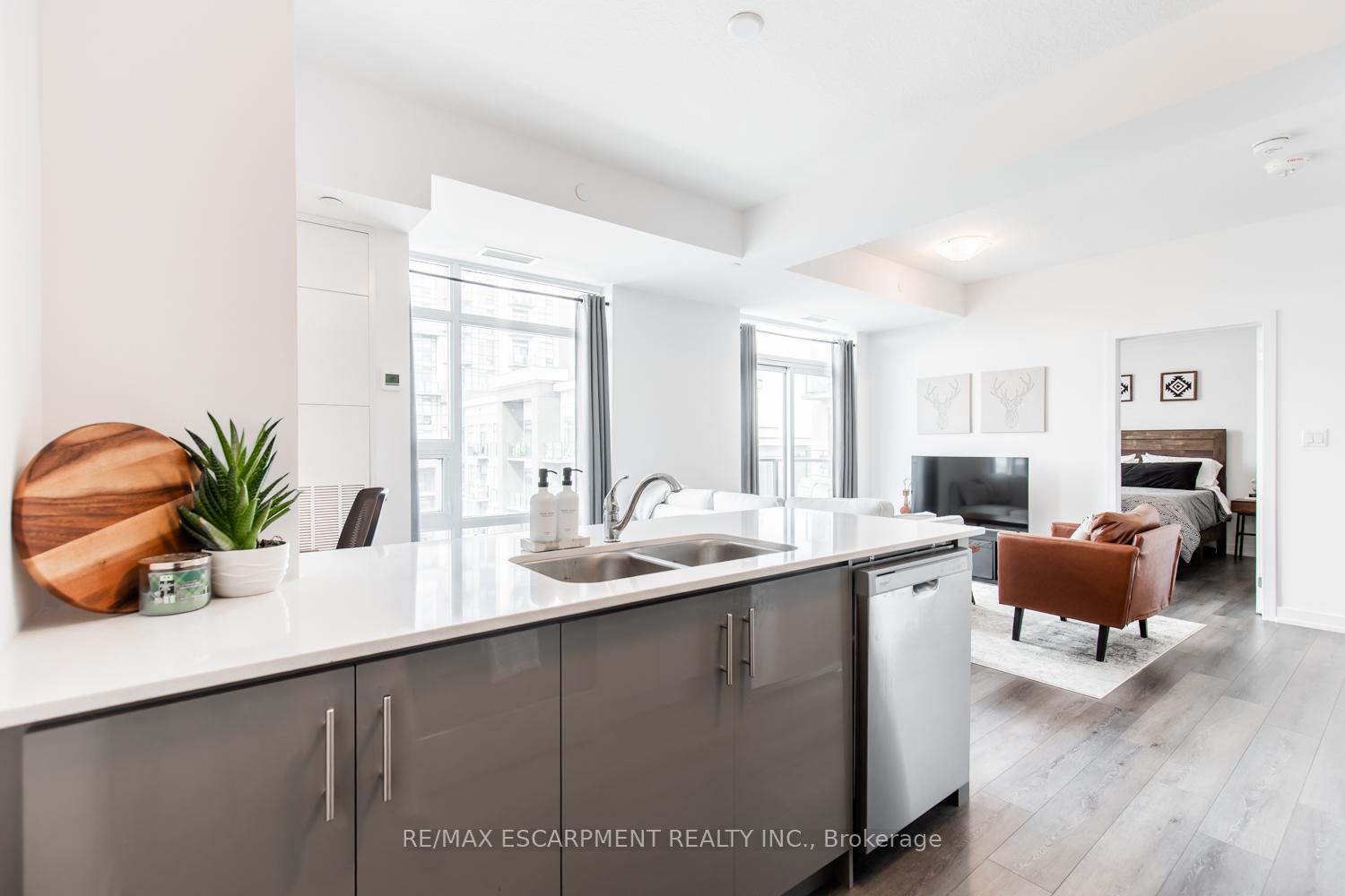 Photo 17 of Unit 531, 10 Mallard Trail, Hamilton, Waterdown — HOMEH