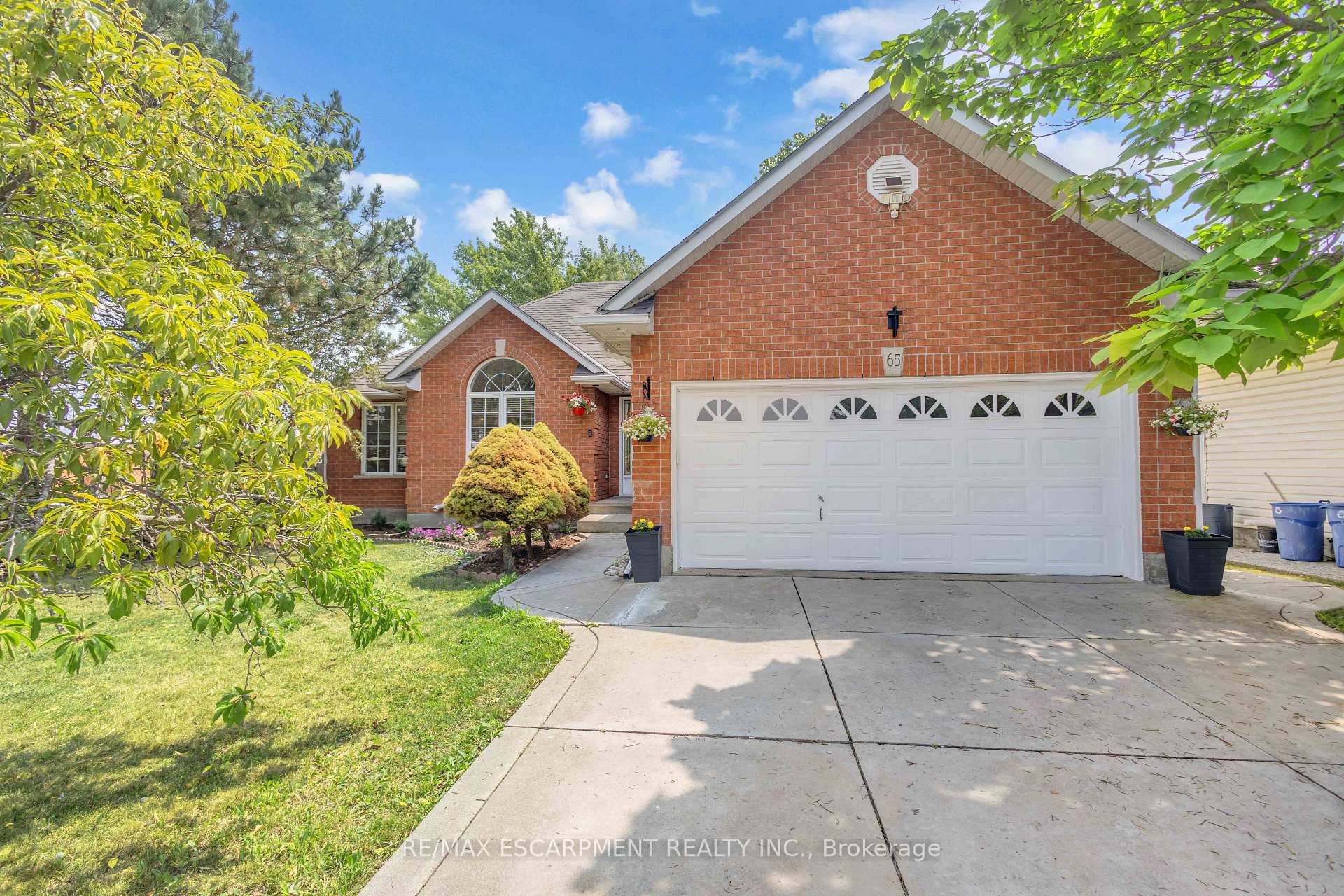 Photo 3 of 65 Thistlemoor Drive, Haldimand — HOMEH
