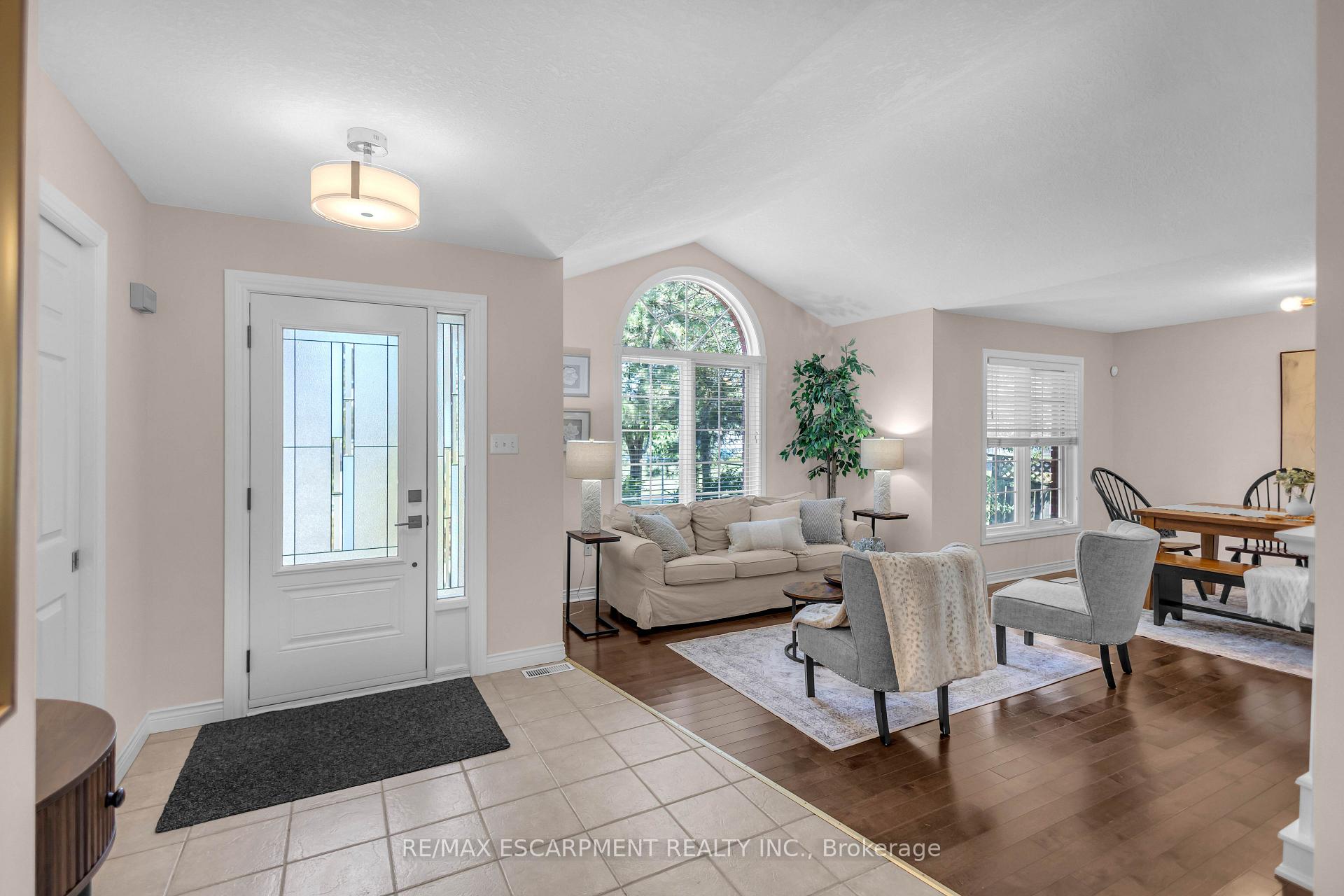 Photo 4 of 65 Thistlemoor Drive, Haldimand — HOMEH
