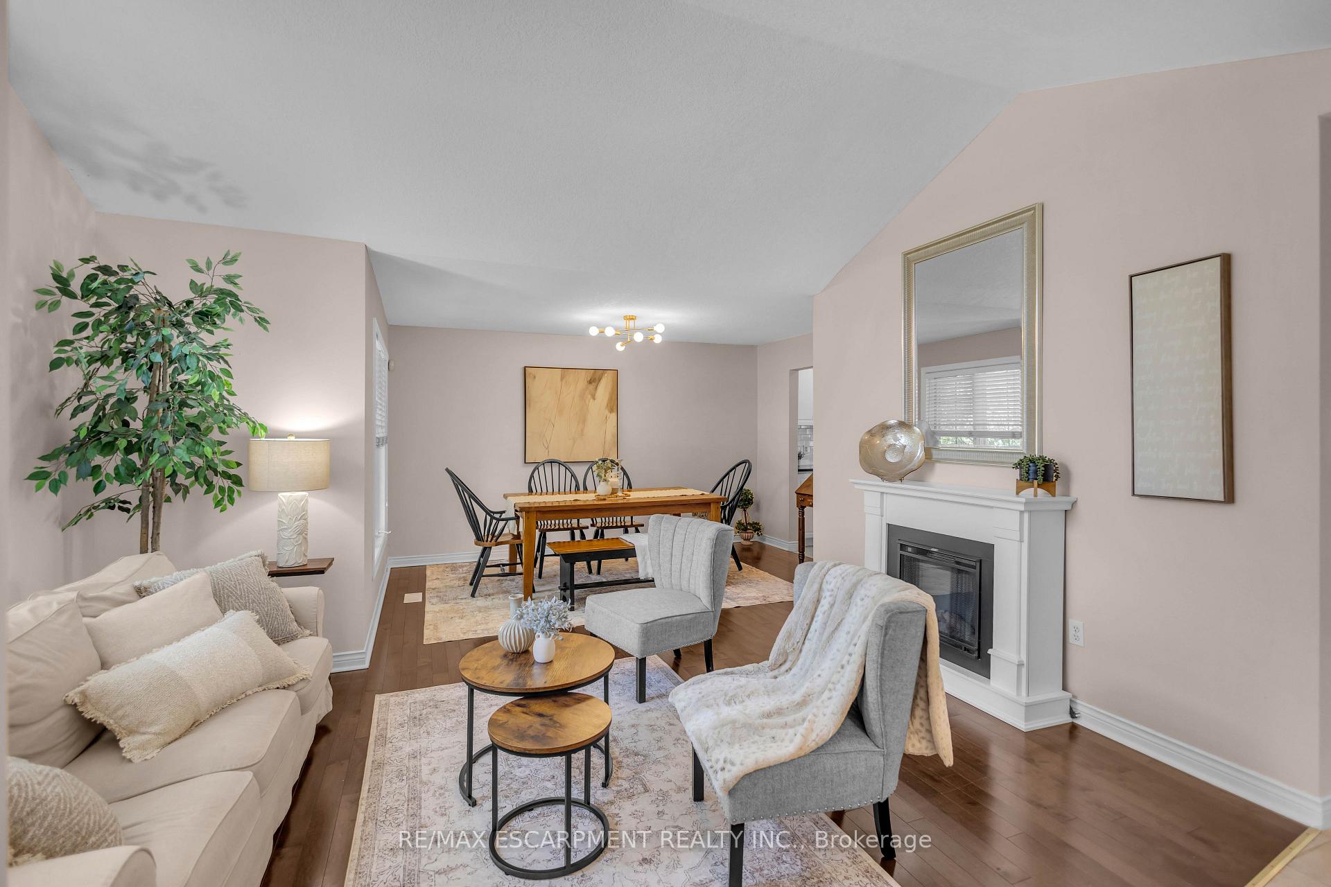 Photo 5 of 65 Thistlemoor Drive, Haldimand — HOMEH
