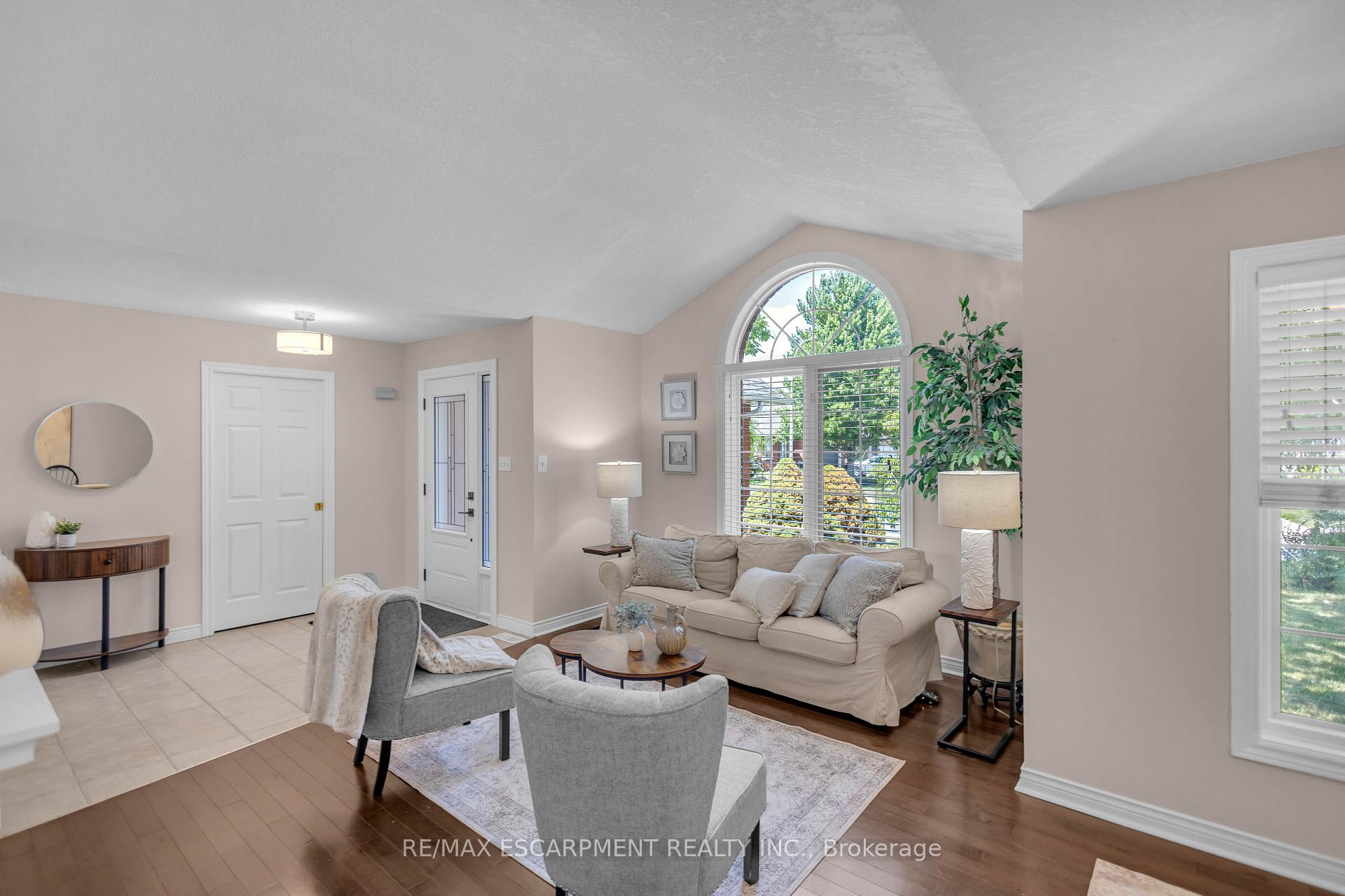 Photo 8 of 65 Thistlemoor Drive, Haldimand — HOMEH