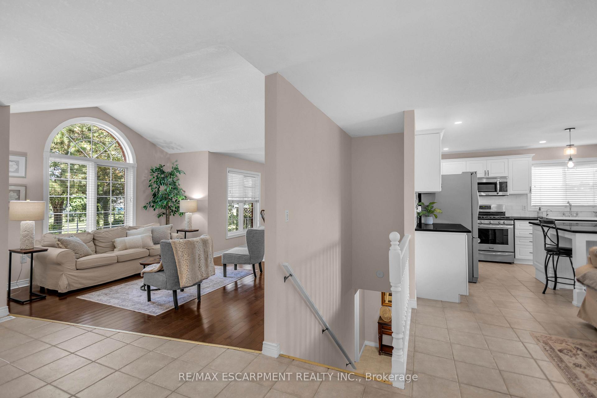 Photo 10 of 65 Thistlemoor Drive, Haldimand — HOMEH