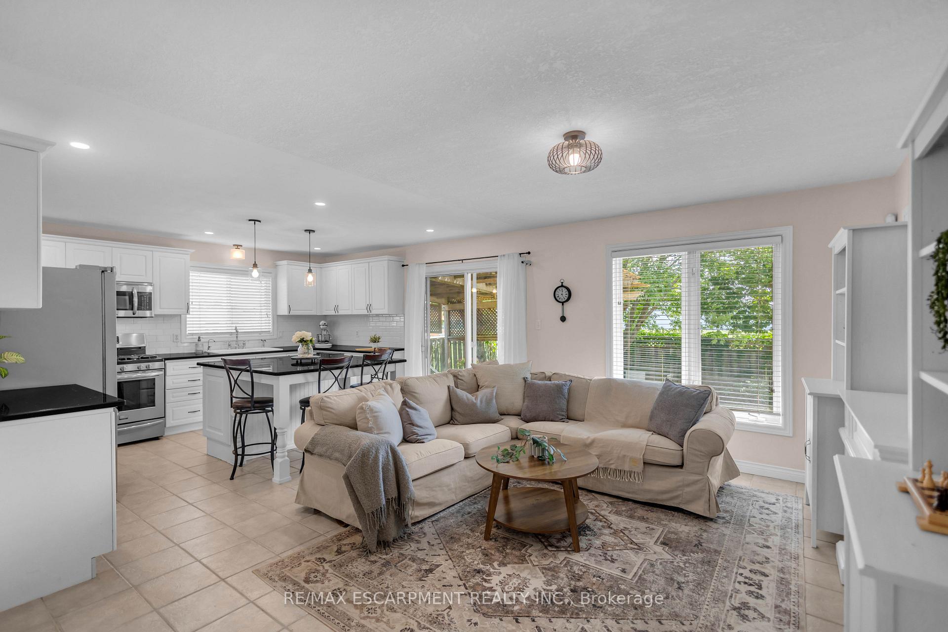 Photo 11 of 65 Thistlemoor Drive, Haldimand — HOMEH