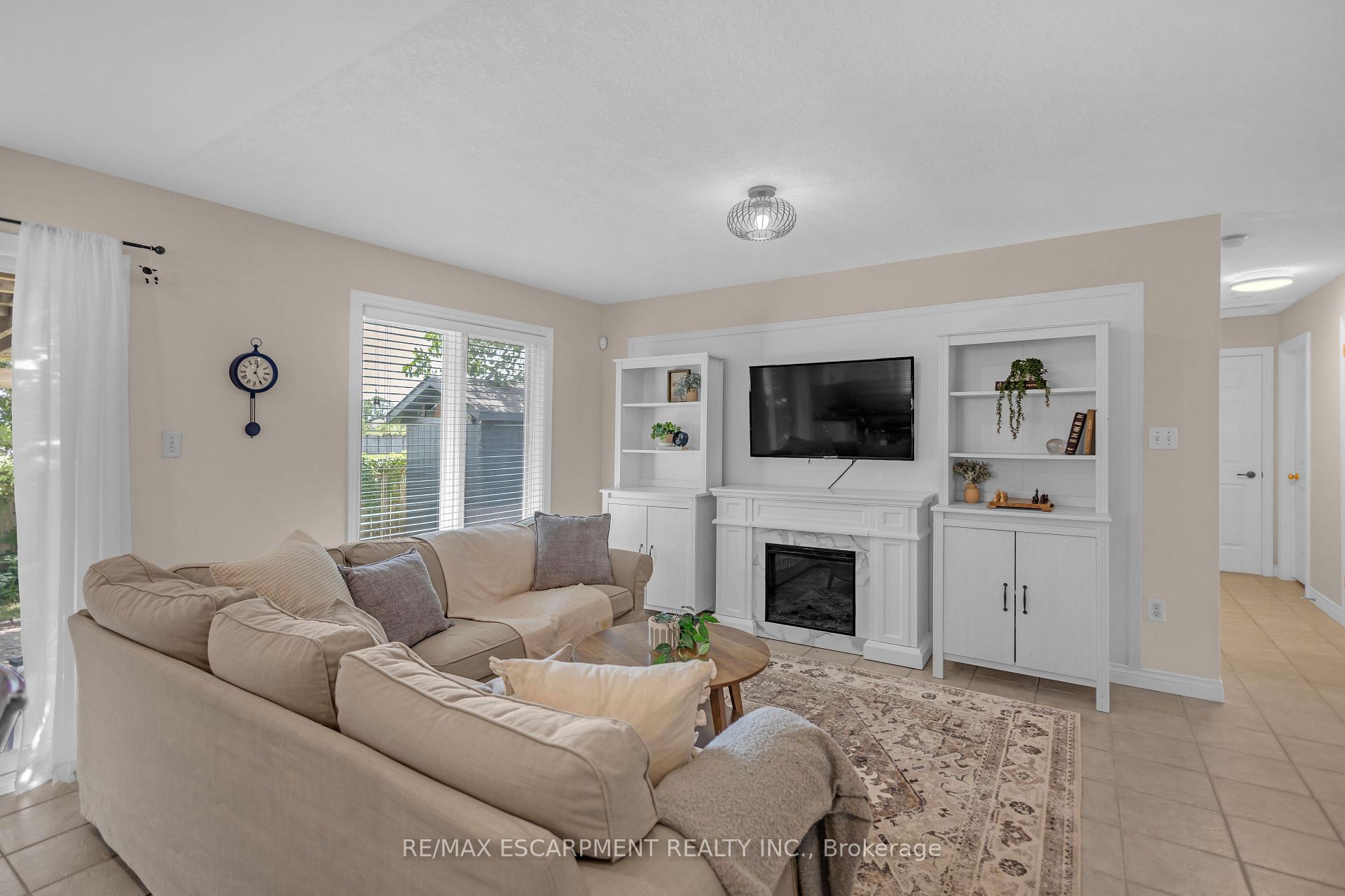 Photo 13 of 65 Thistlemoor Drive, Haldimand — HOMEH