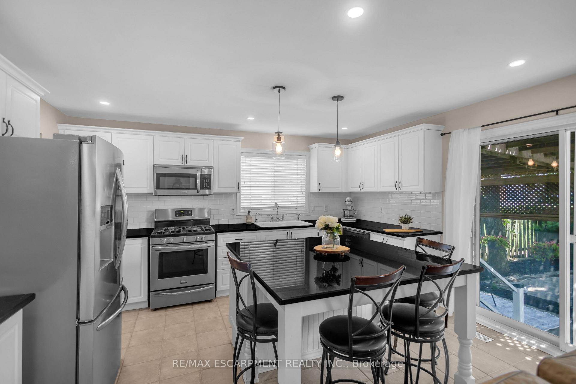 Photo 14 of 65 Thistlemoor Drive, Haldimand — HOMEH