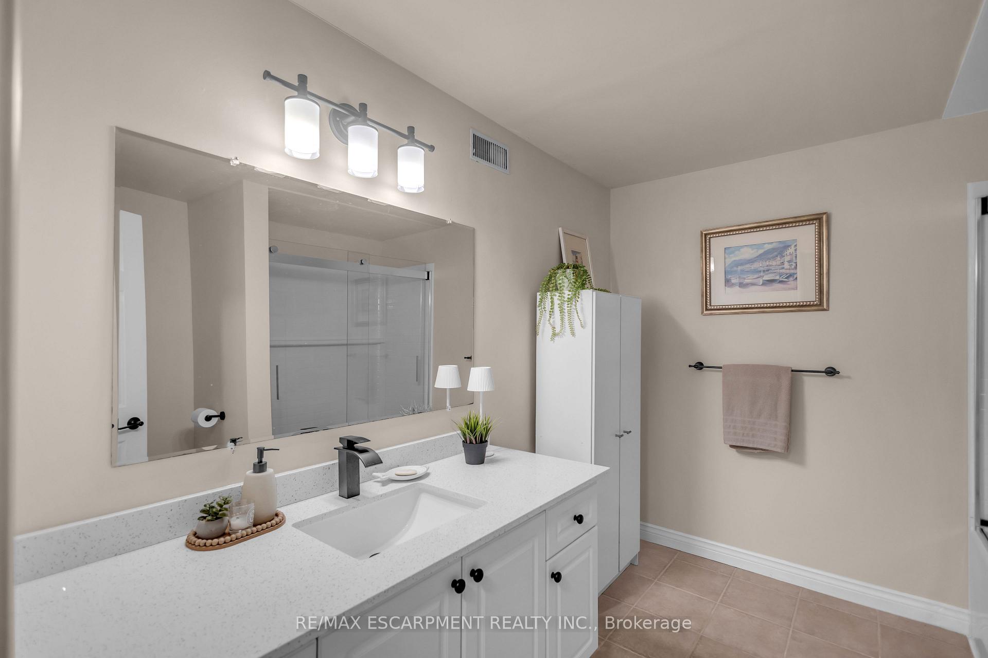 Photo 36 of 65 Thistlemoor Drive, Haldimand — HOMEH