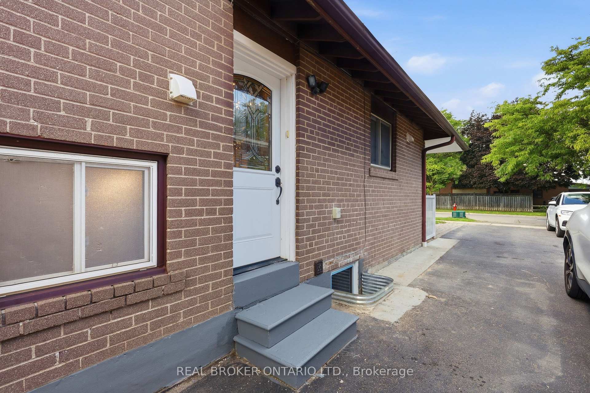 Photo 12 of 2535 Padstow Crescent, Mississauga, Clarkson — HOMEH