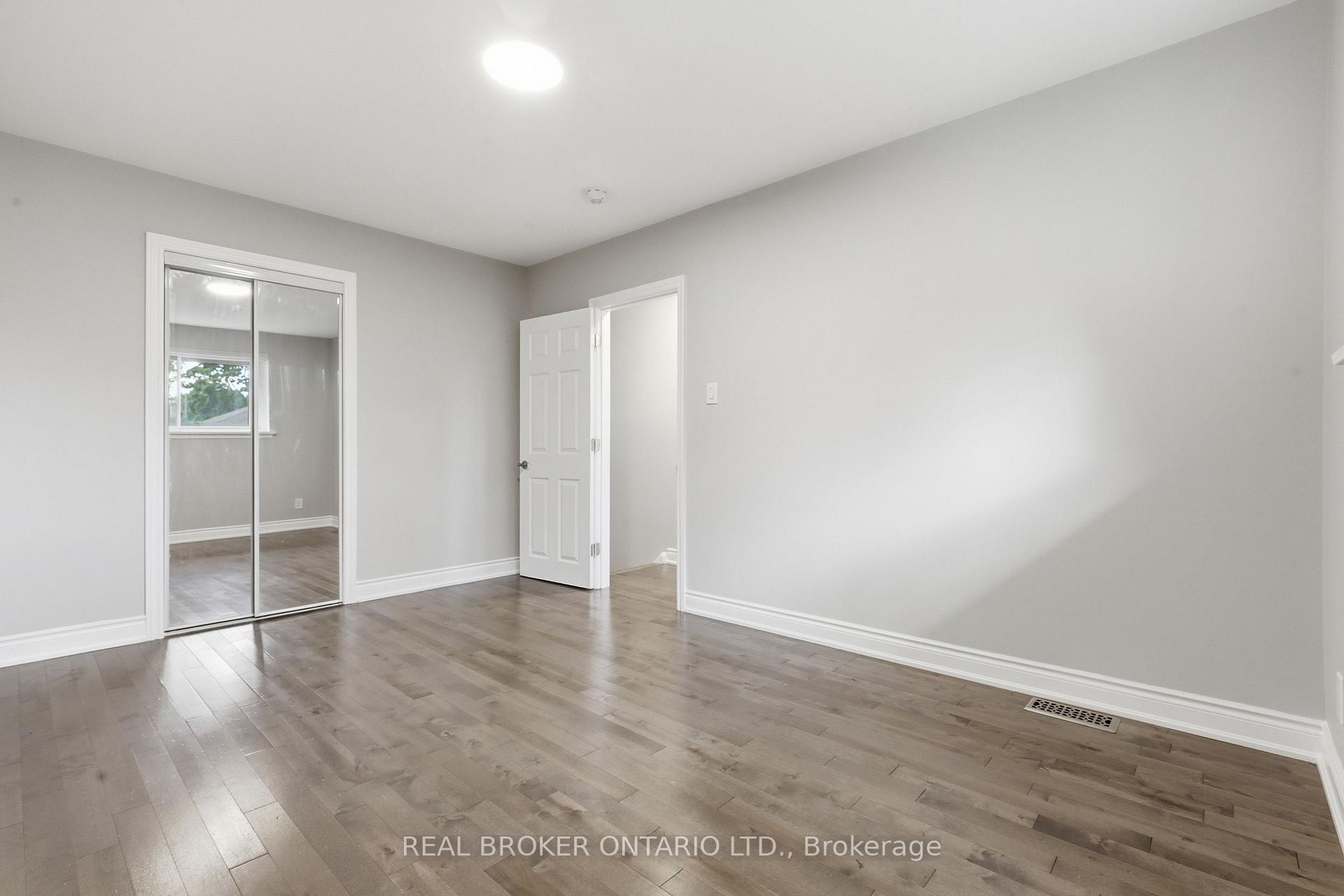 Photo 14 of 2535 Padstow Crescent, Mississauga, Clarkson — HOMEH
