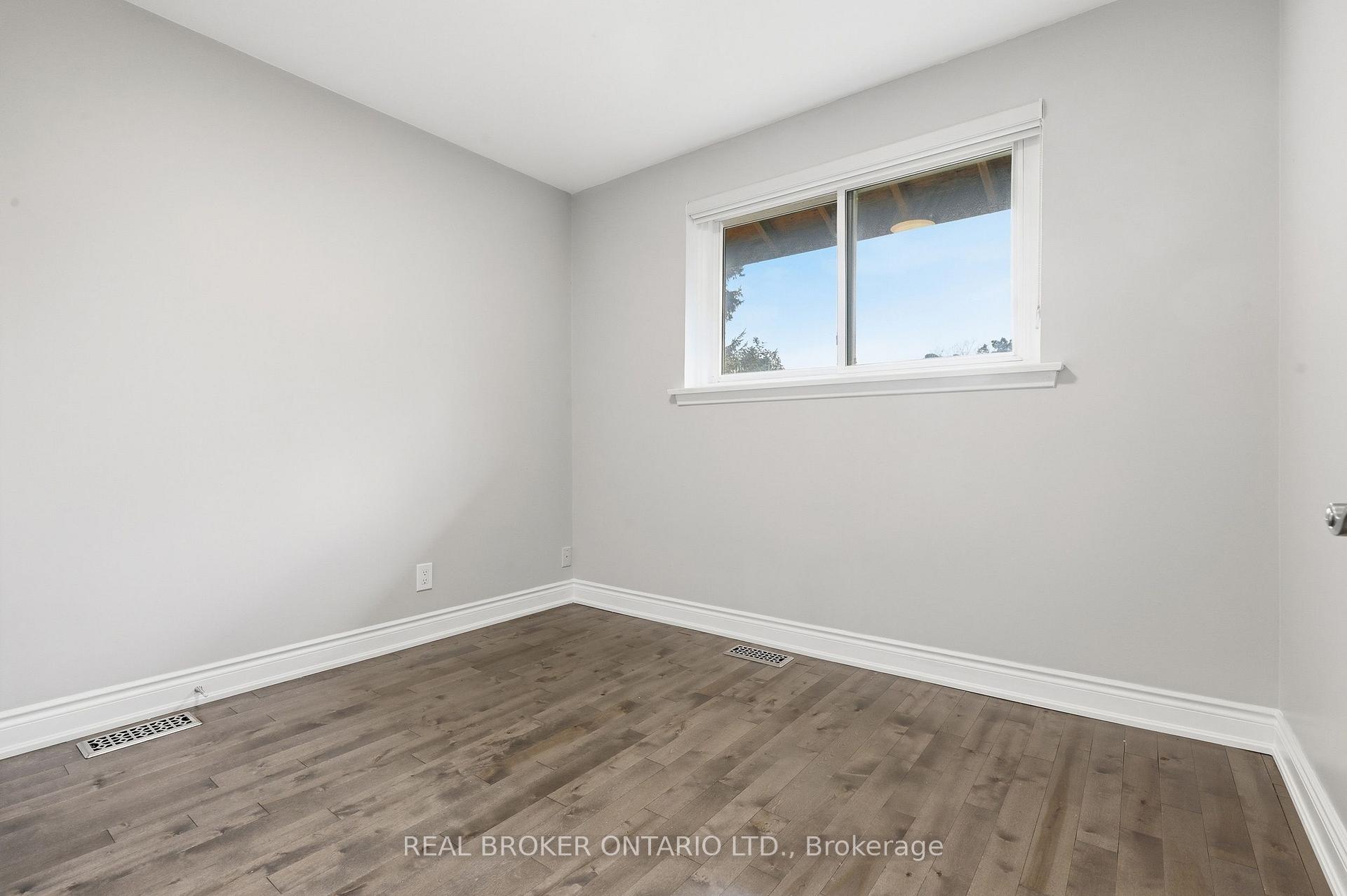 Photo 15 of 2535 Padstow Crescent, Mississauga, Clarkson — HOMEH