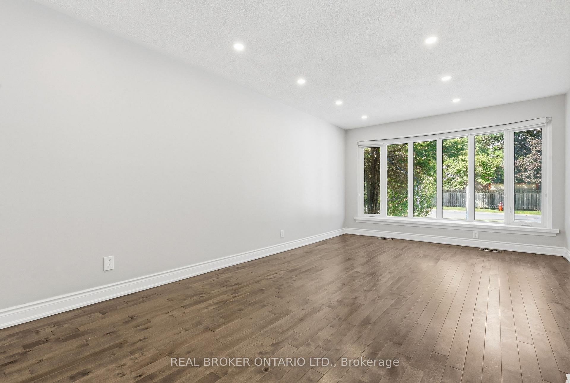 Photo 18 of 2535 Padstow Crescent, Mississauga, Clarkson — HOMEH