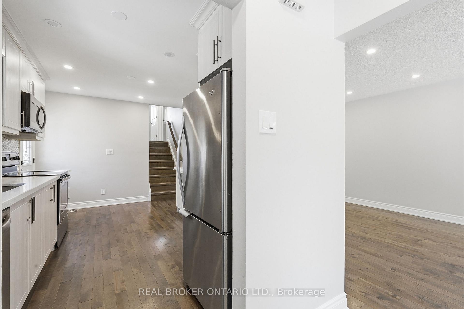 Photo 21 of 2535 Padstow Crescent, Mississauga, Clarkson — HOMEH