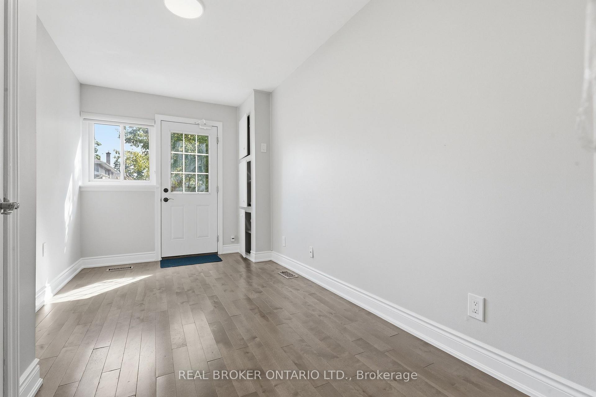 Photo 23 of 2535 Padstow Crescent, Mississauga, Clarkson — HOMEH
