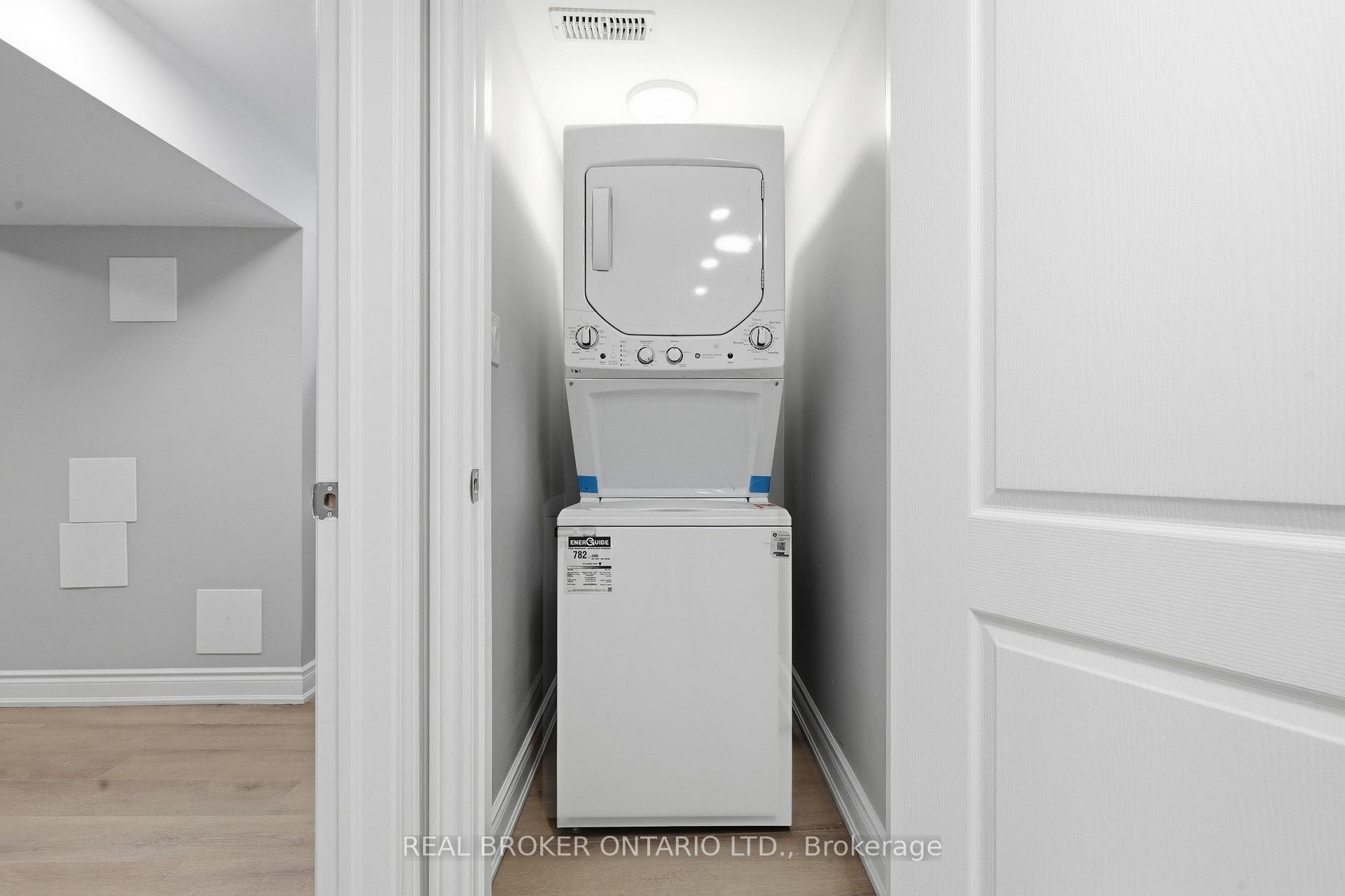 Photo 26 of 2535 Padstow Crescent, Mississauga, Clarkson — HOMEH