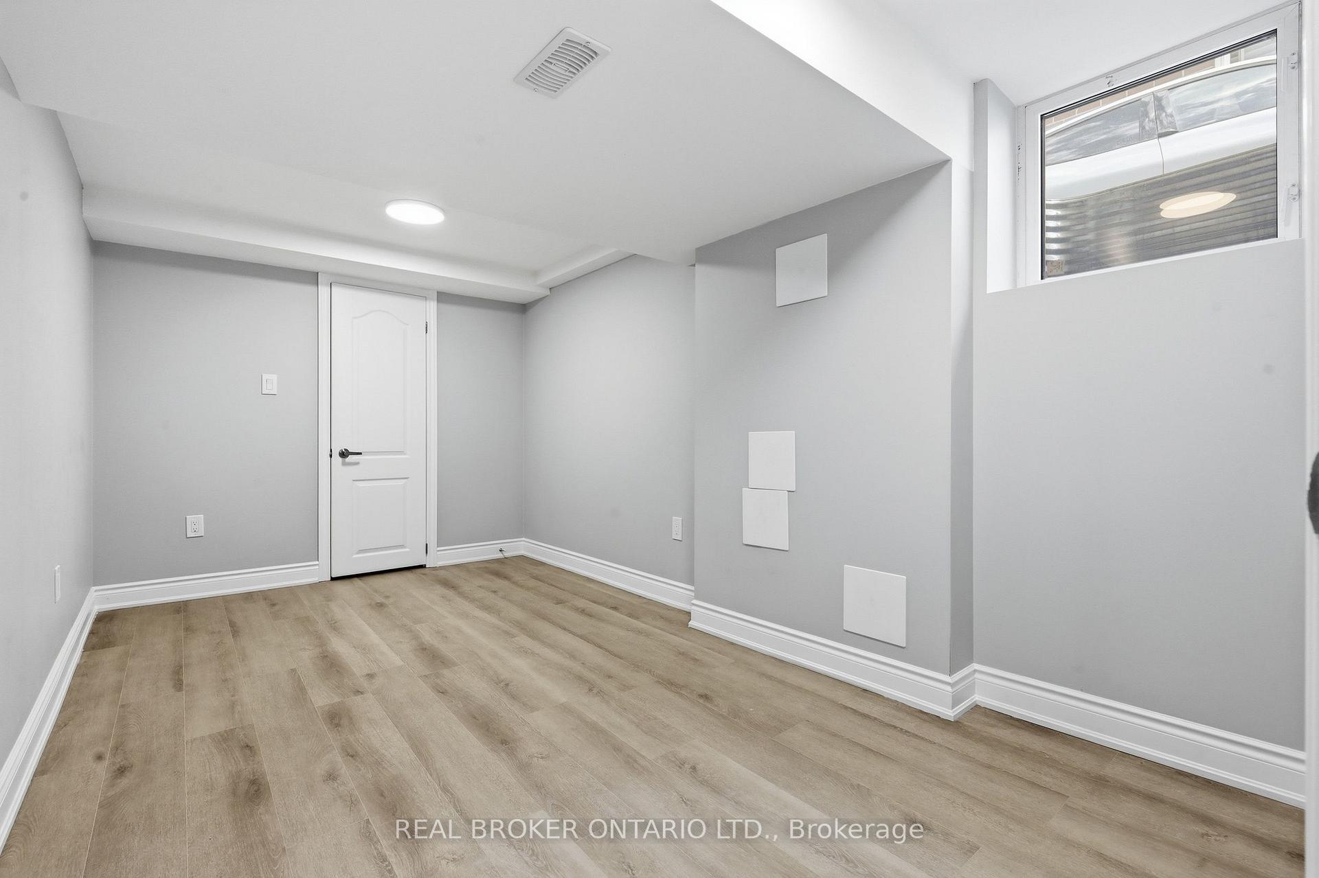 Photo 27 of 2535 Padstow Crescent, Mississauga, Clarkson — HOMEH