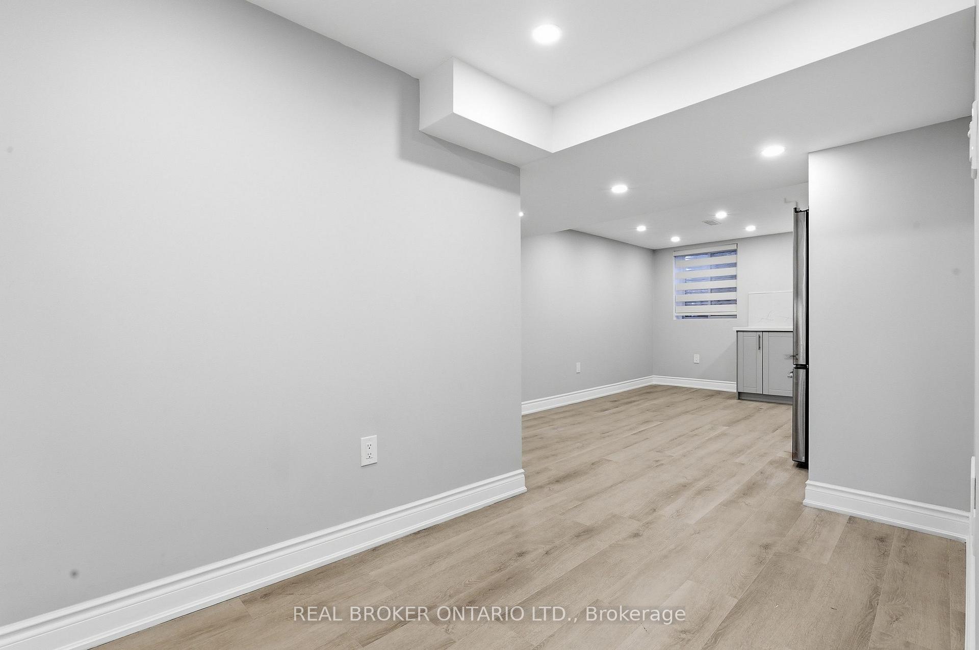Photo 28 of 2535 Padstow Crescent, Mississauga, Clarkson — HOMEH
