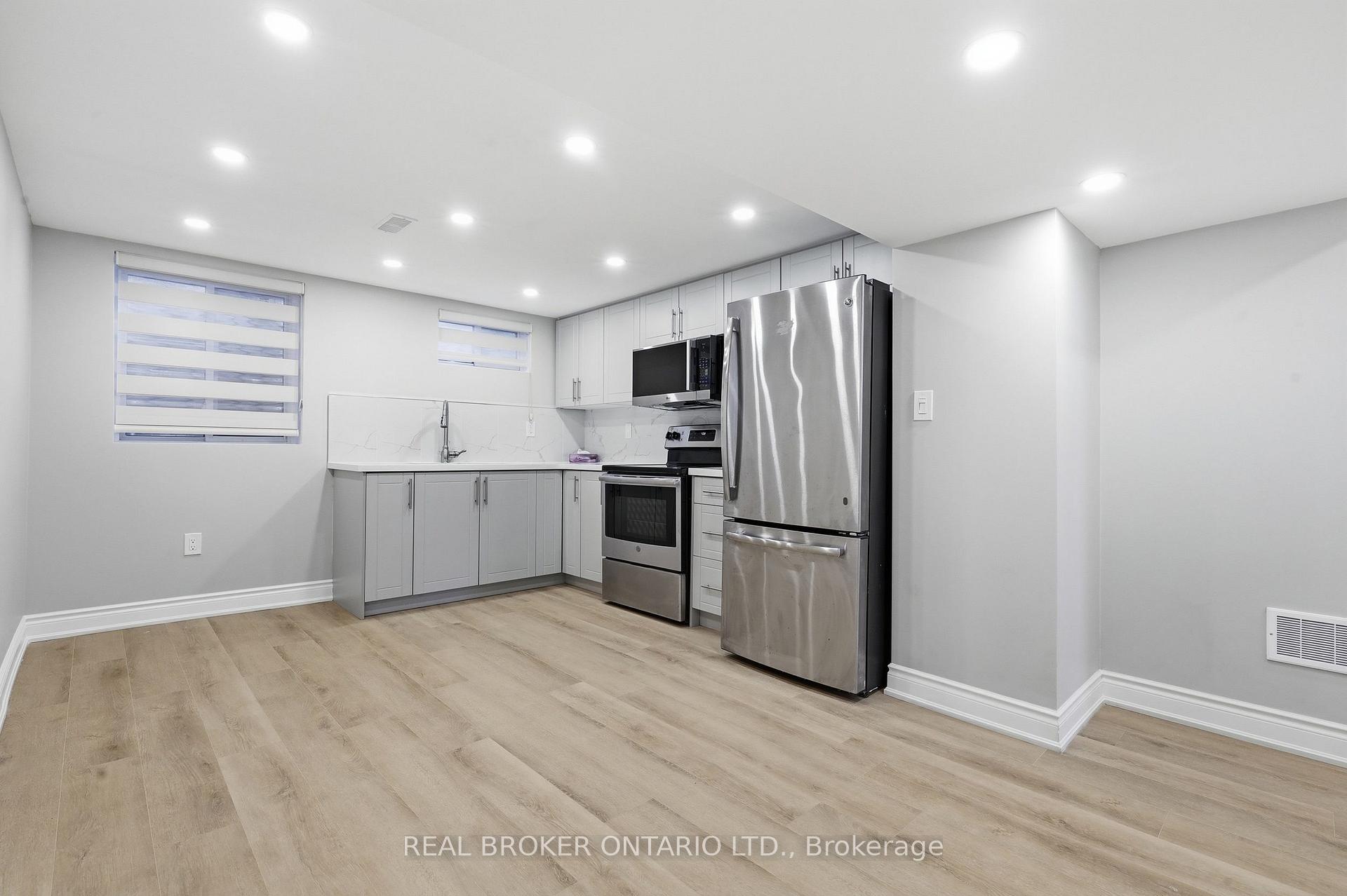 Photo 29 of 2535 Padstow Crescent, Mississauga, Clarkson — HOMEH
