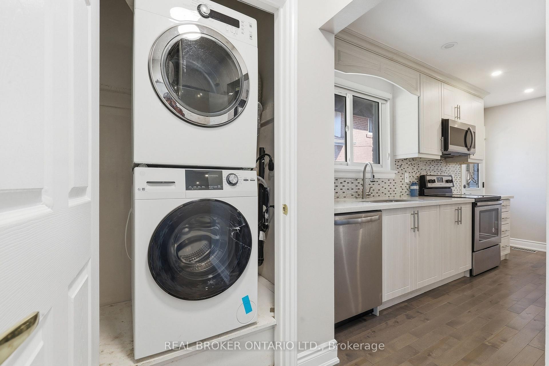 Photo 33 of 2535 Padstow Crescent, Mississauga, Clarkson — HOMEH