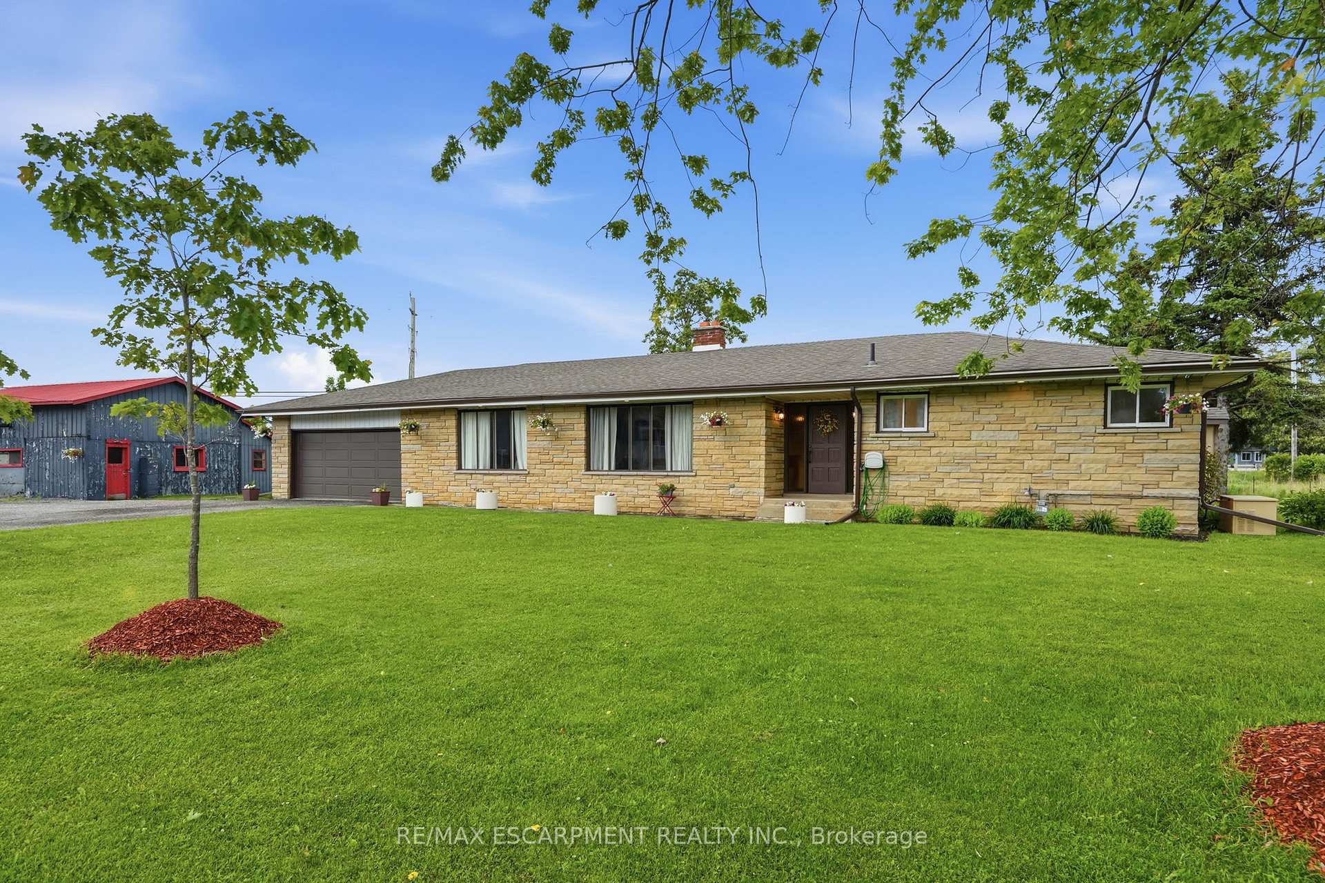 Photo 2 of 1408 Edgewood Road, Hamilton, Rural Flamborough — HOMEH