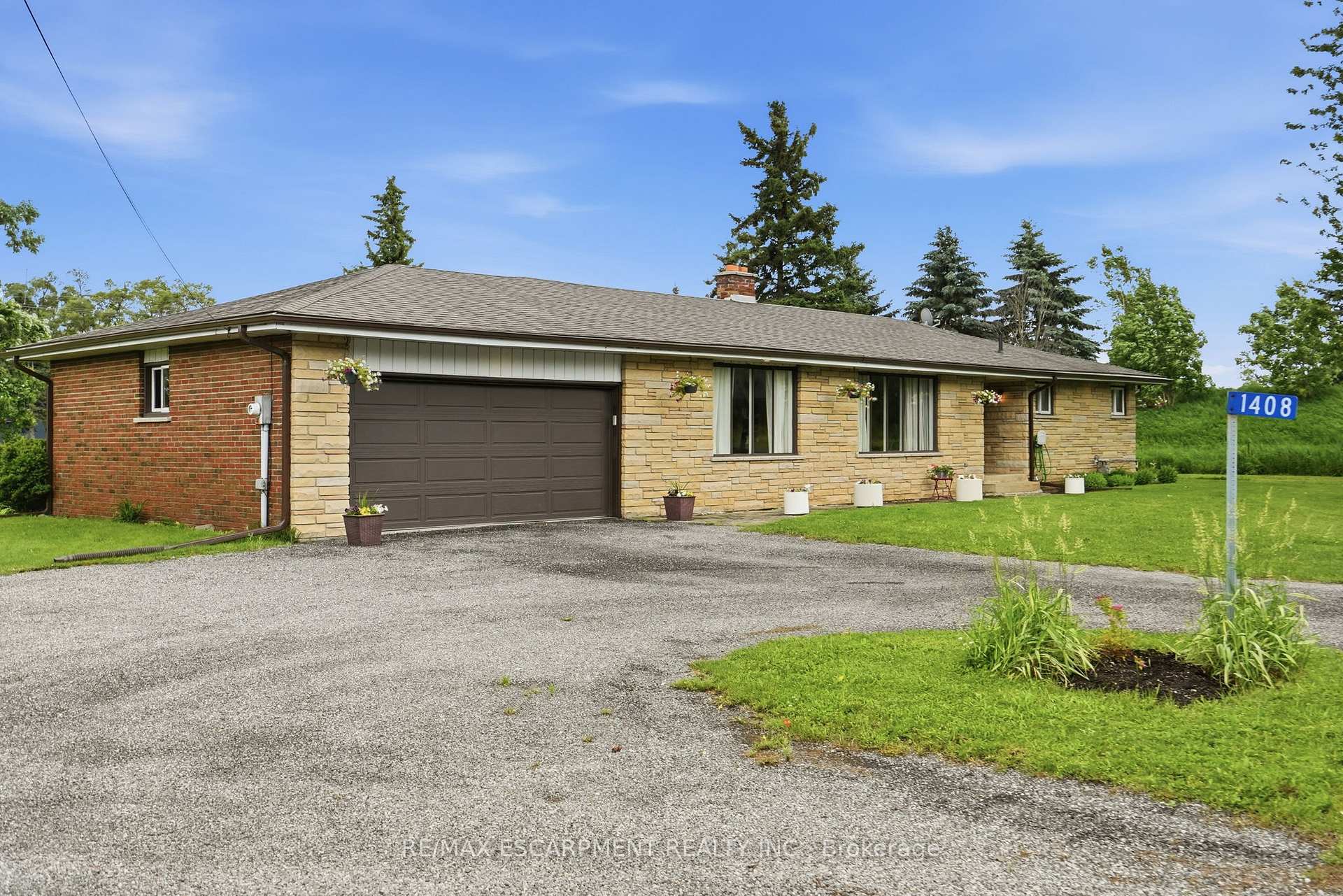Photo 3 of 1408 Edgewood Road, Hamilton, Rural Flamborough — HOMEH