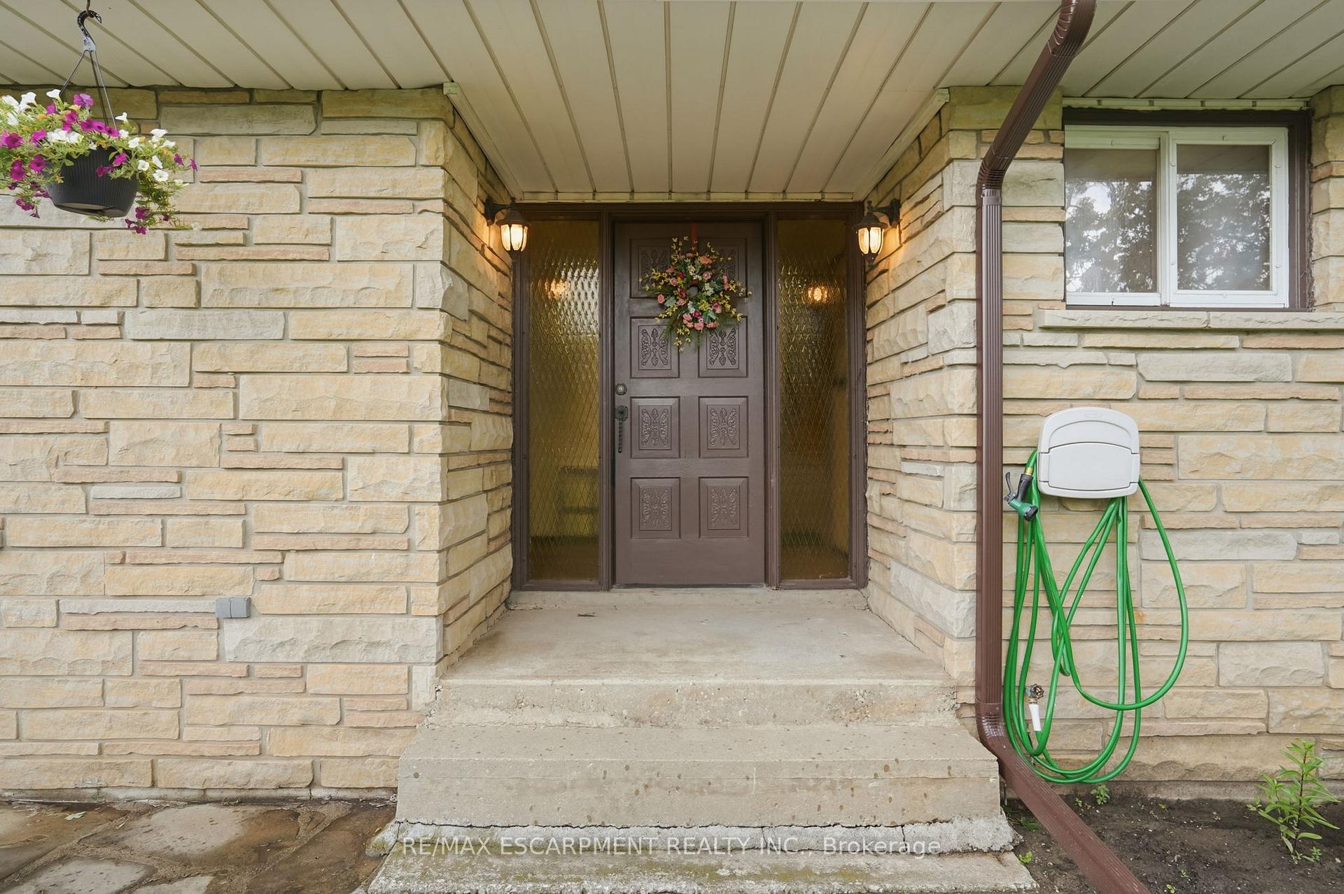 Photo 4 of 1408 Edgewood Road, Hamilton, Rural Flamborough — HOMEH