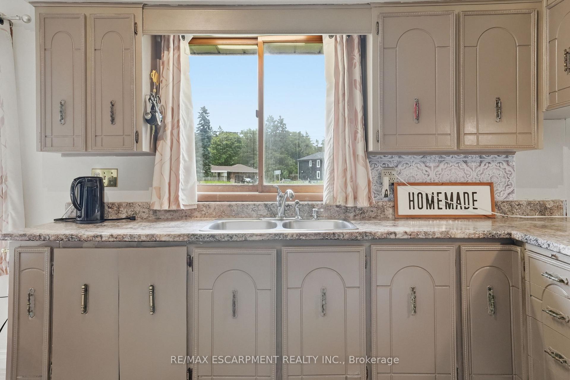 Photo 12 of 1408 Edgewood Road, Hamilton, Rural Flamborough — HOMEH