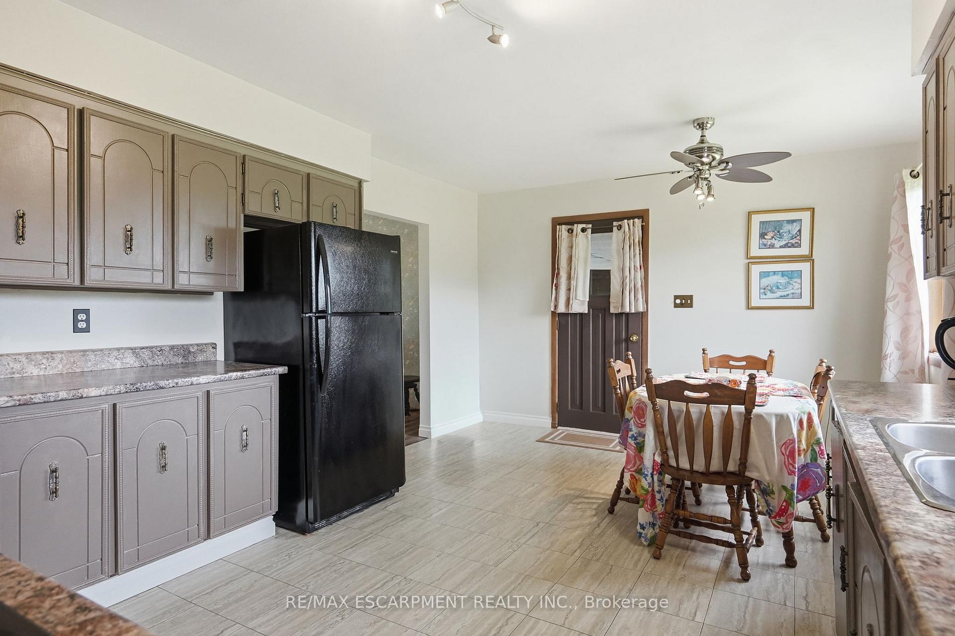 Photo 13 of 1408 Edgewood Road, Hamilton, Rural Flamborough — HOMEH