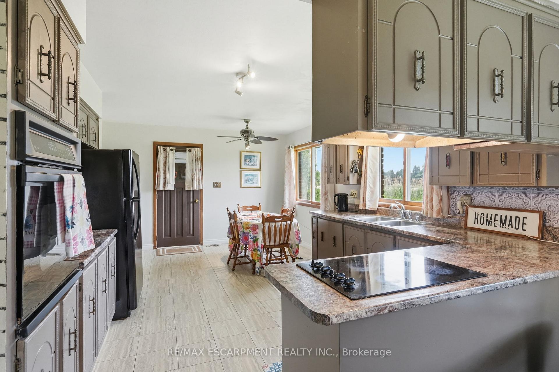 Photo 16 of 1408 Edgewood Road, Hamilton, Rural Flamborough — HOMEH