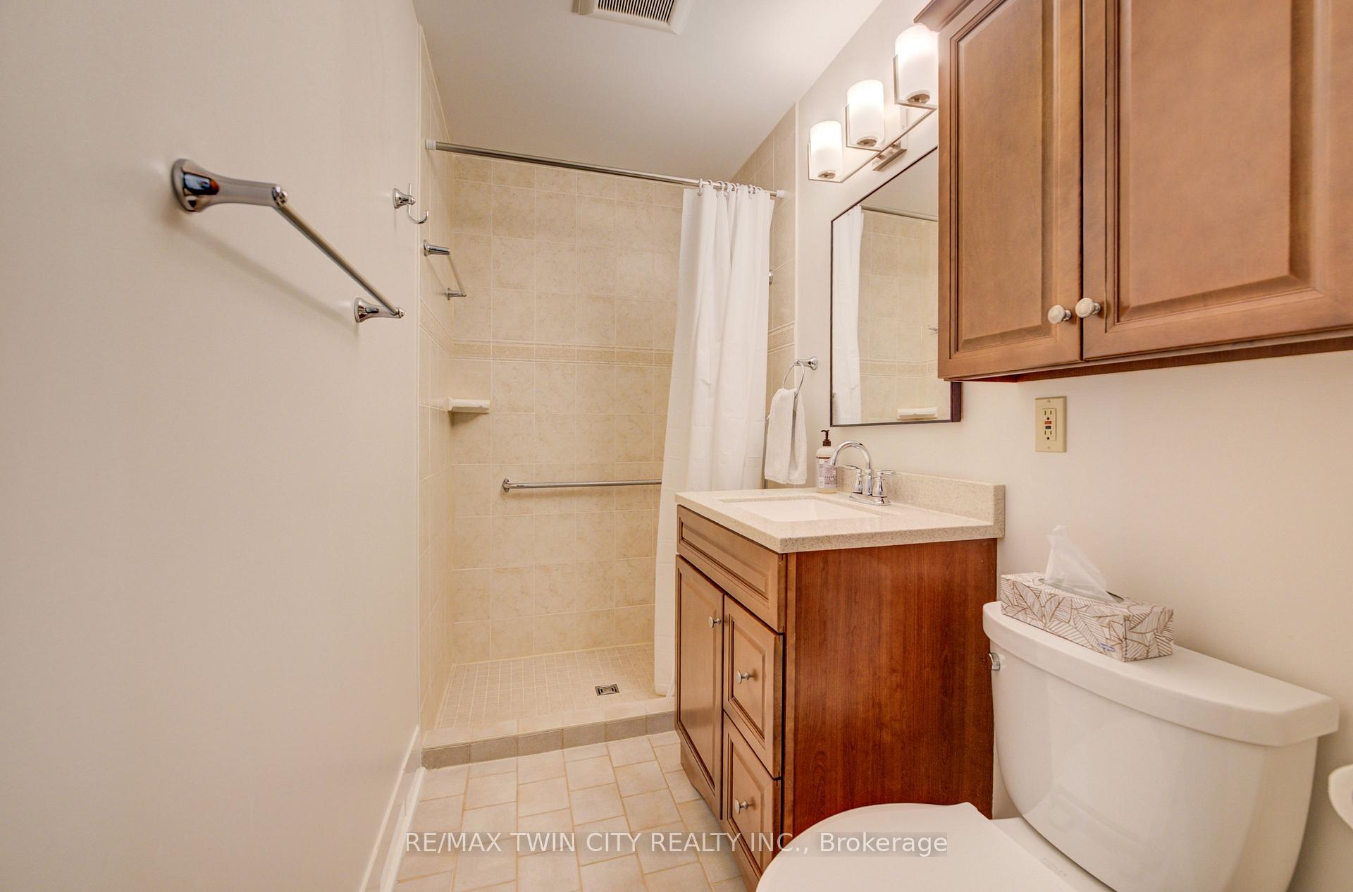 Photo 16 of 36 Heins Avenue, Kitchener, Victoria Park — HOMEH