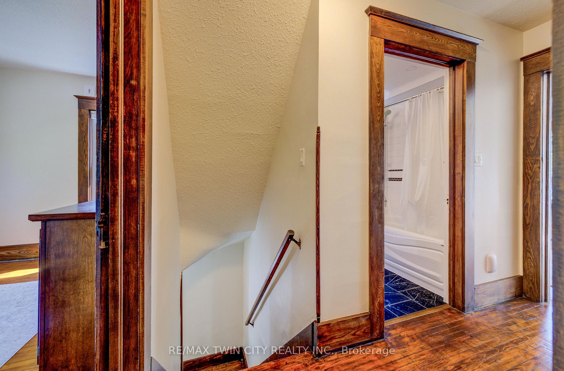 Photo 21 of 36 Heins Avenue, Kitchener, Victoria Park — HOMEH