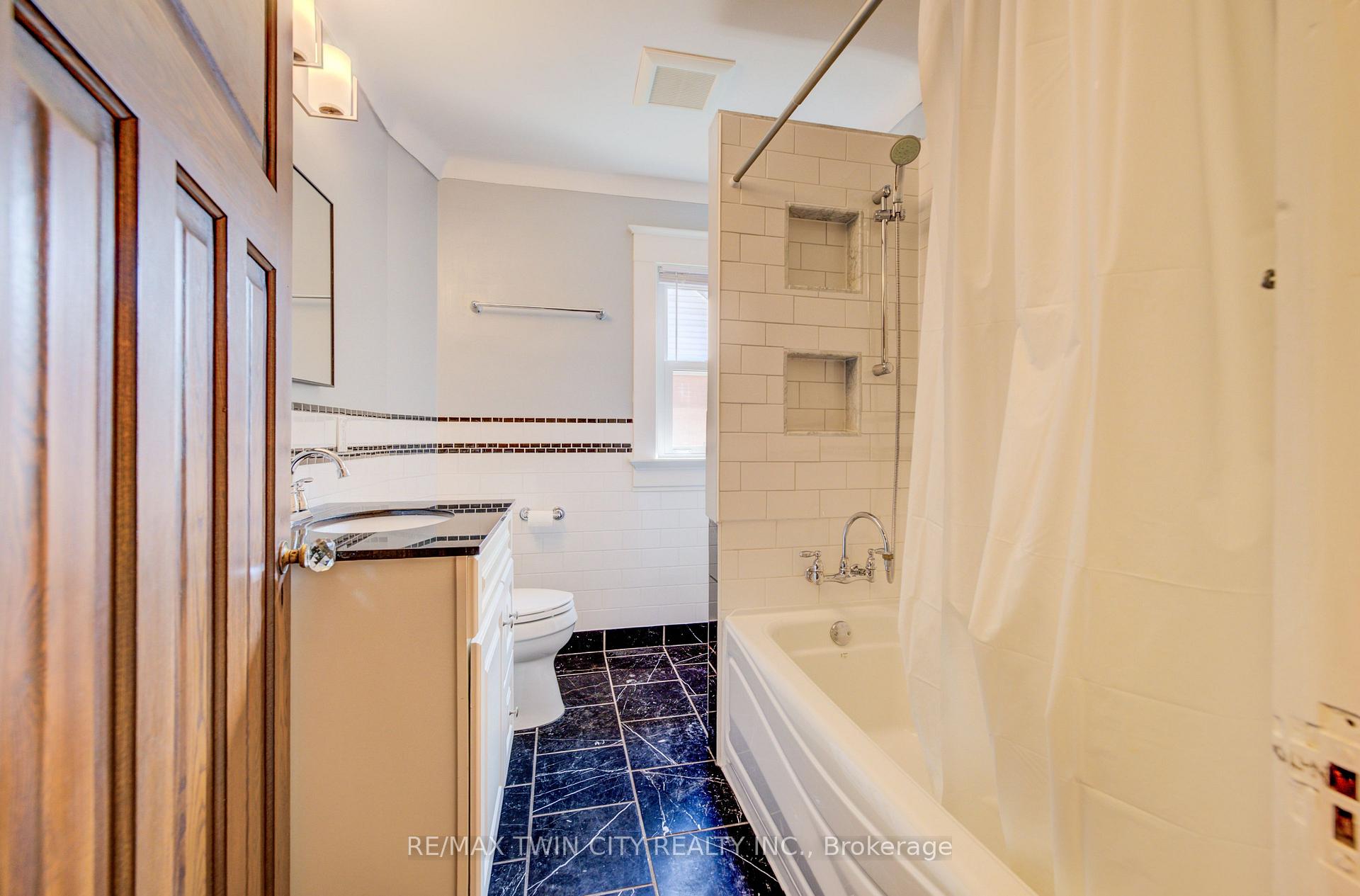 Photo 23 of 36 Heins Avenue, Kitchener, Victoria Park — HOMEH