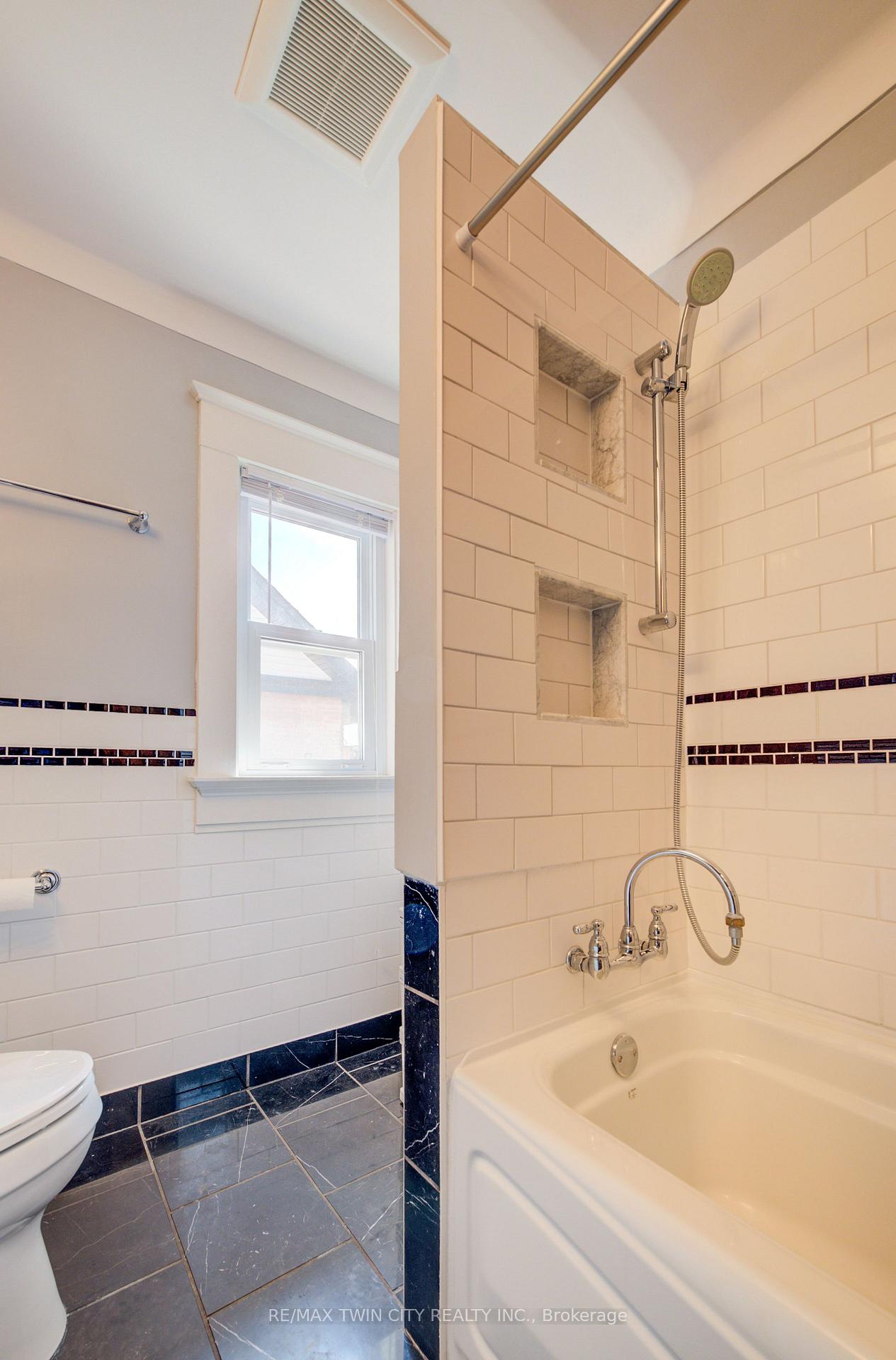 Photo 24 of 36 Heins Avenue, Kitchener, Victoria Park — HOMEH