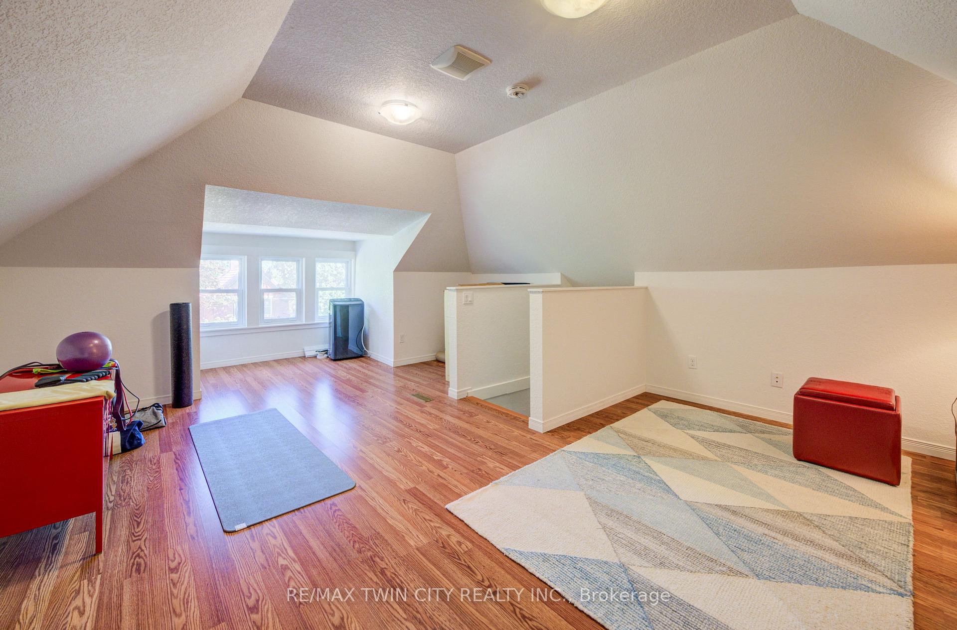Photo 28 of 36 Heins Avenue, Kitchener, Victoria Park — HOMEH