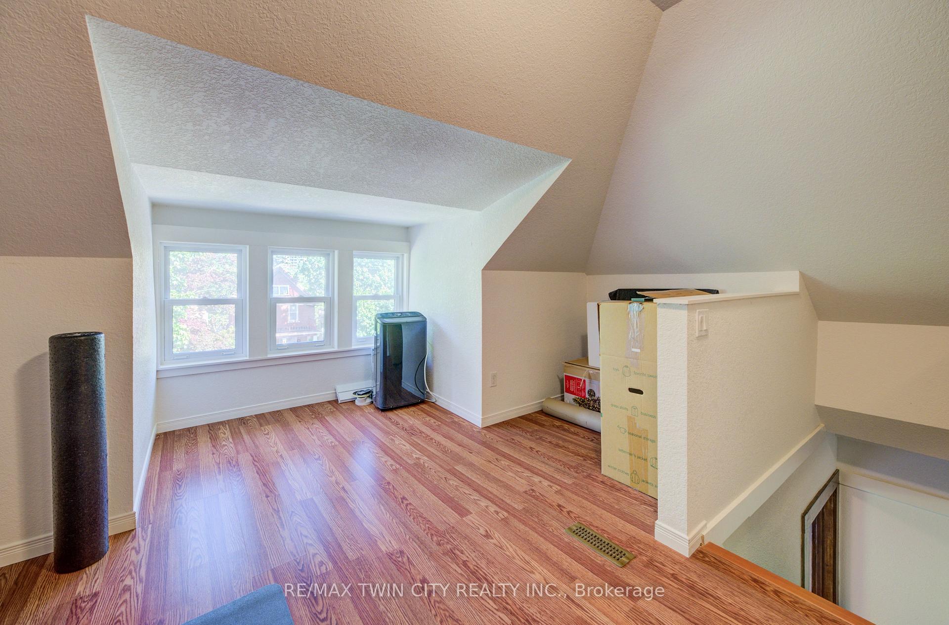 Photo 29 of 36 Heins Avenue, Kitchener, Victoria Park — HOMEH