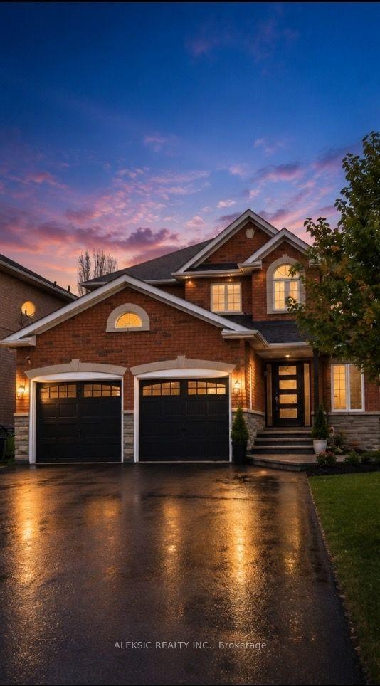 Photo 3 of 33 Hillpath Crescent, Brampton, Snelgrove — HOMEH