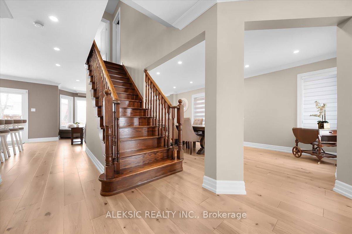 Photo 12 of 33 Hillpath Crescent, Brampton, Snelgrove — HOMEH