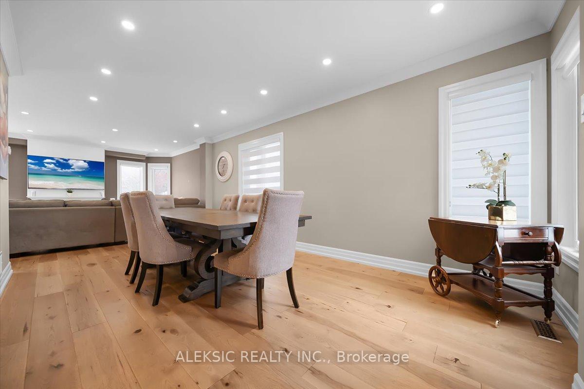 Photo 13 of 33 Hillpath Crescent, Brampton, Snelgrove — HOMEH