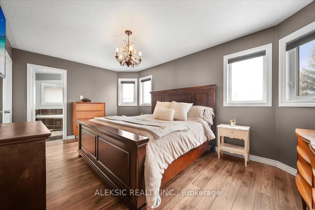 Photo 24 of 33 Hillpath Crescent, Brampton, Snelgrove — HOMEH