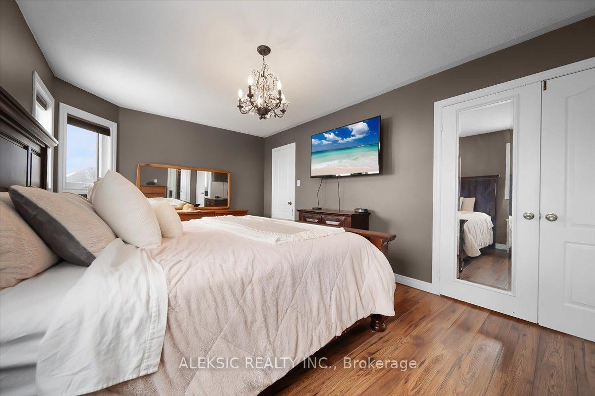 Photo 25 of 33 Hillpath Crescent, Brampton, Snelgrove — HOMEH