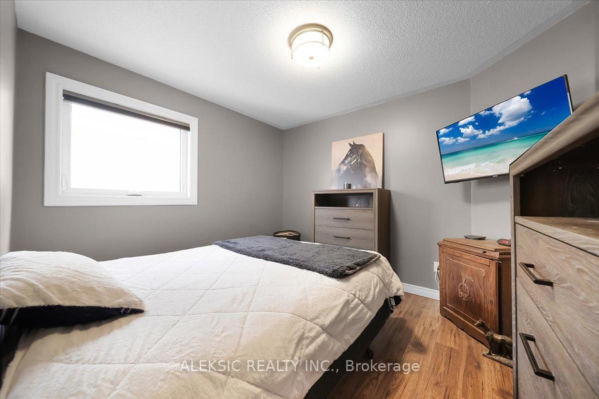 Photo 29 of 33 Hillpath Crescent, Brampton, Snelgrove — HOMEH