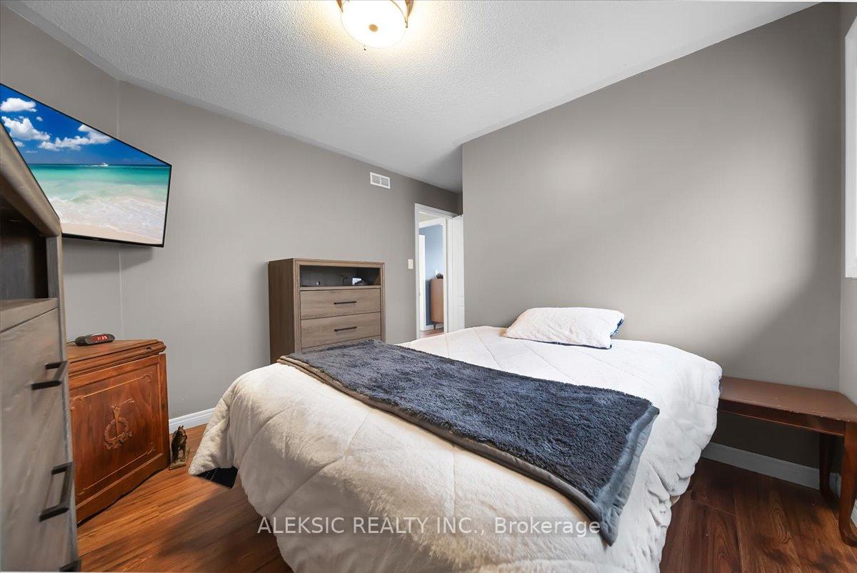 Photo 30 of 33 Hillpath Crescent, Brampton, Snelgrove — HOMEH