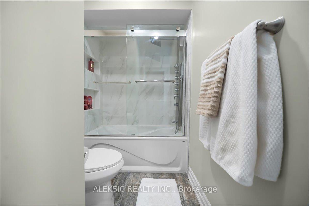 Photo 31 of 33 Hillpath Crescent, Brampton, Snelgrove — HOMEH