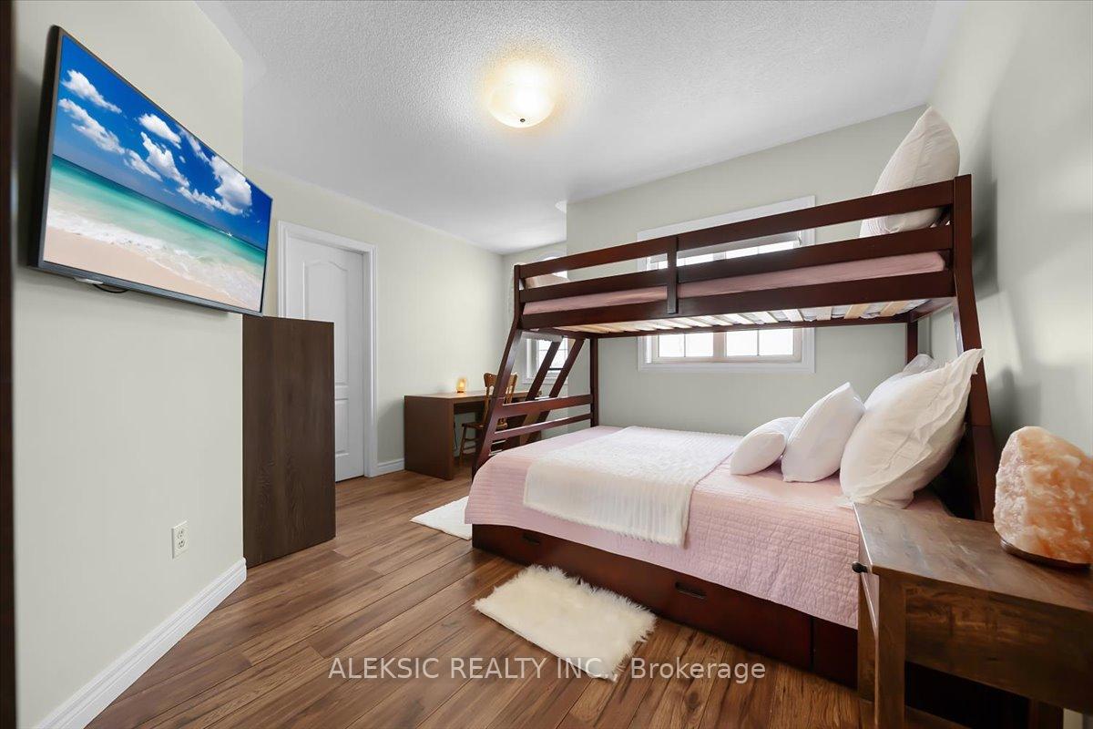 Photo 36 of 33 Hillpath Crescent, Brampton, Snelgrove — HOMEH
