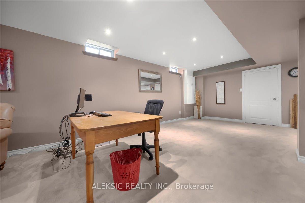 Photo 39 of 33 Hillpath Crescent, Brampton, Snelgrove — HOMEH